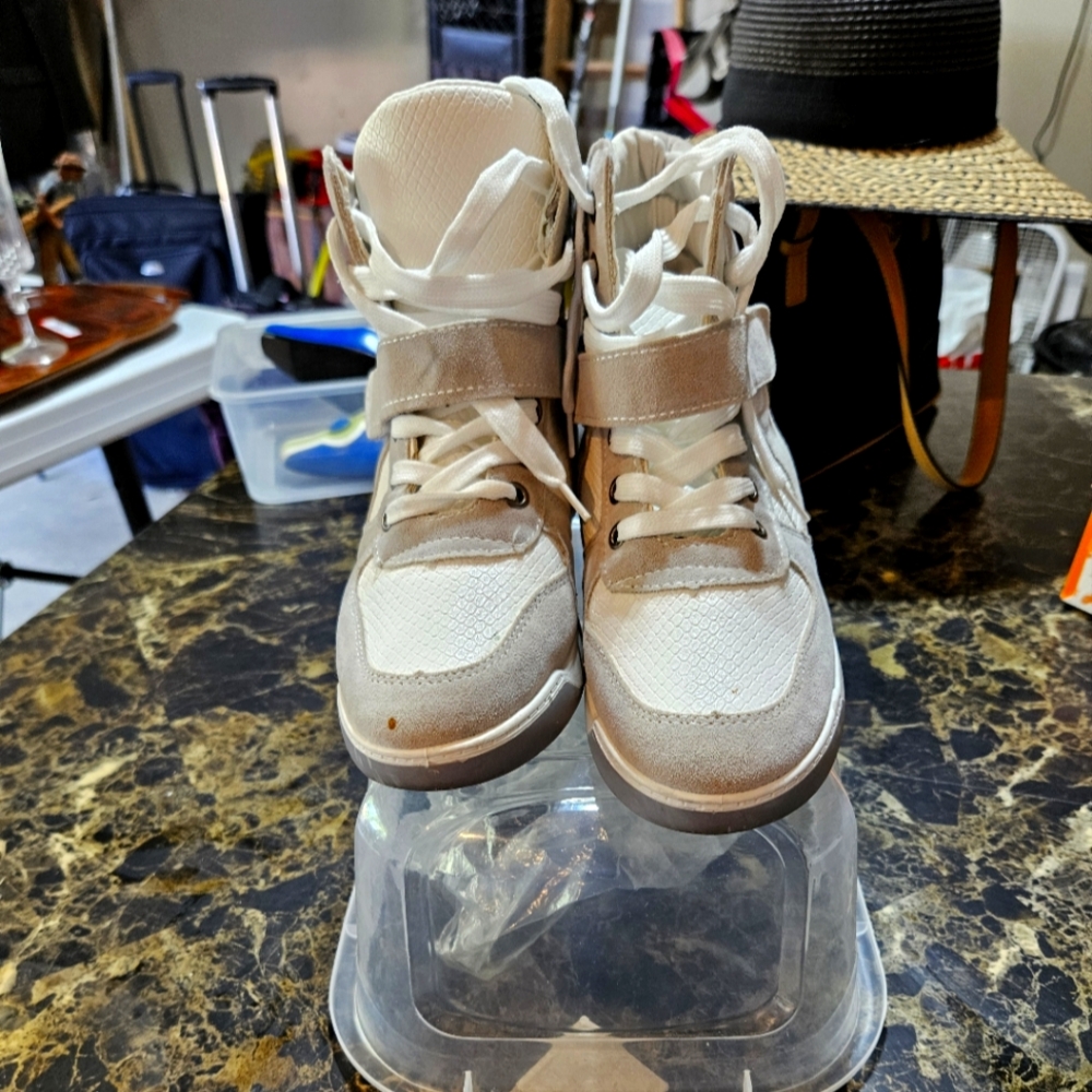 Women tennis shoes from Paris